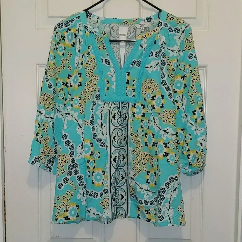Crown & Ivy print  top Sz M NWT